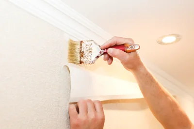 Pose de papier peint à Roure — revêtements muraux et toiles de verre